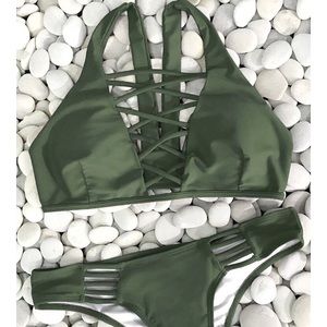 Cupshe bathing suit, new with tags size medium